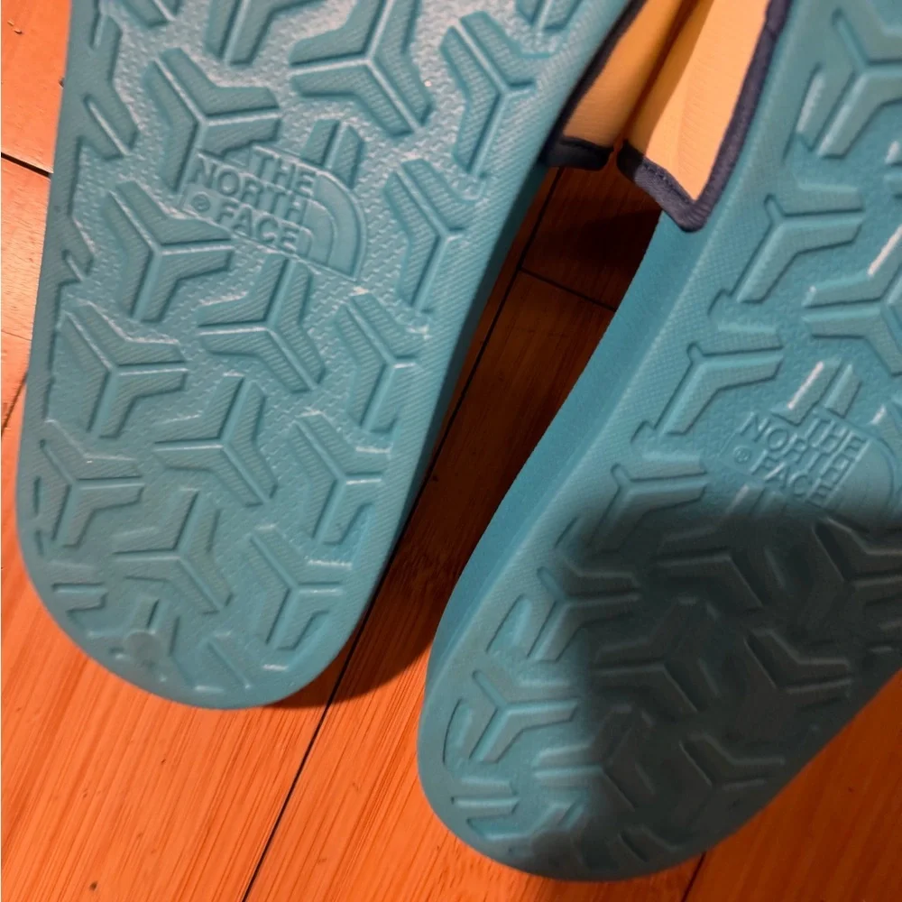 Rare The North Face NFOA4T2SIGT Women Blue/ Pear Sorbet Base Camp Slides Size 8